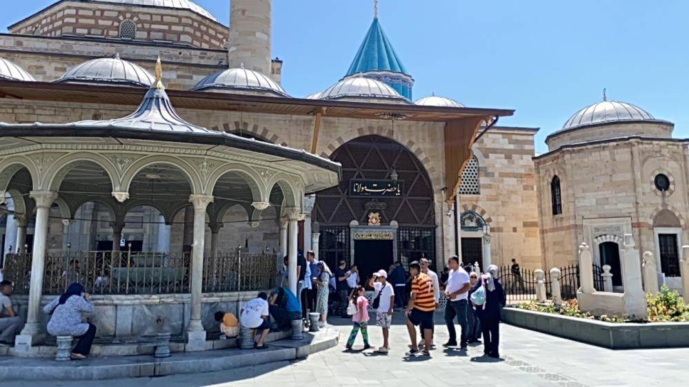 Konya Mevlana Müzesi’ne bayram tatilinde ziyaretçi akını 2